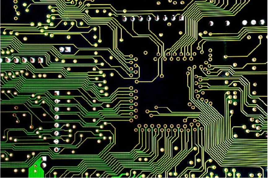 自己設計 PCB 電路板，需要學習哪些科目？
